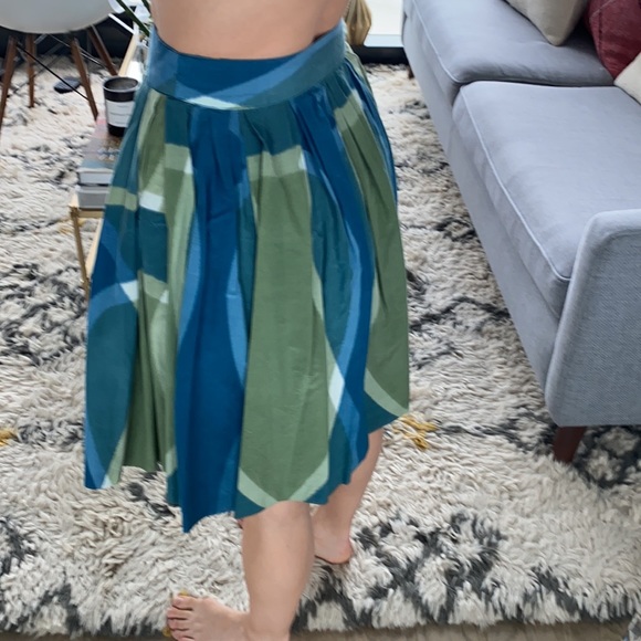 Full, mid length, Club Monaco skirt. - Picture 2 of 2